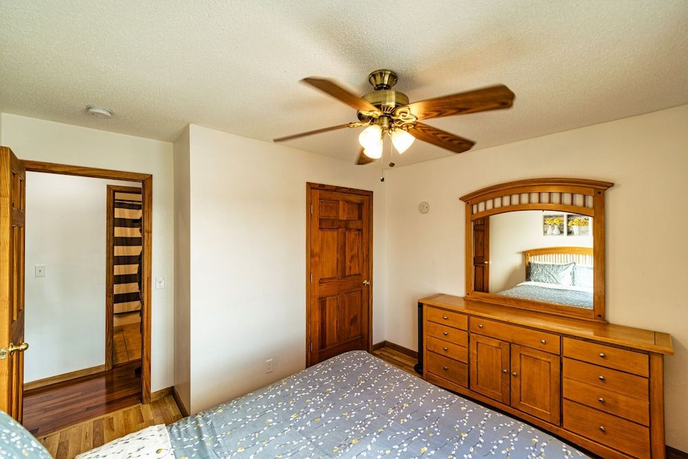 House, Multiple Beds, Patio (Redbud Retreat)