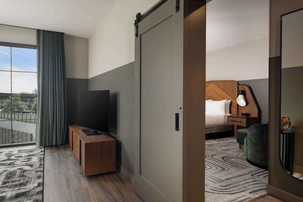 Hotel Nickel Plate Fishers, Tapestry Collection By Hilton Room, 1 Bedroom, Accessible, Kitchenette (Hearing) 5