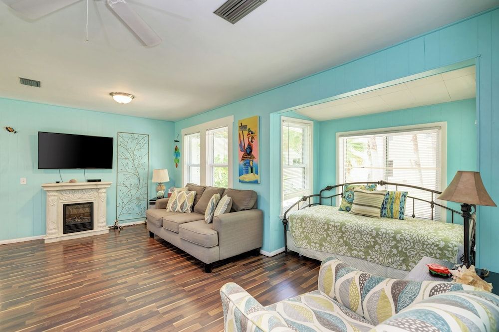Studio (2 Bedrooms)