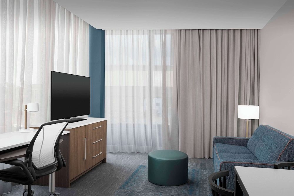 Home2 Suites By Hilton Falls Church Suite, 1 King Bed, Accessible (Roll-In Shower) 6