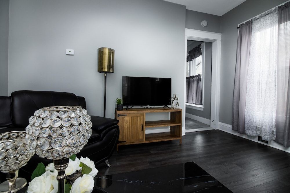 Cozy 1 bedroom Apartment Sleeps 4 Deluxe Apartment 16