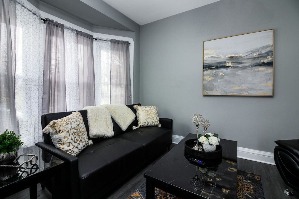 Cozy 1 bedroom Apartment Sleeps 4 Deluxe Apartment 5