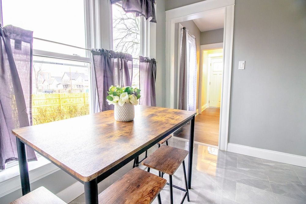 Cozy 1 bedroom Apartment Sleeps 4 Deluxe Apartment 9