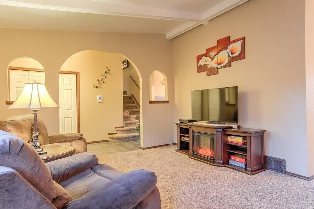 Entertainer House 9