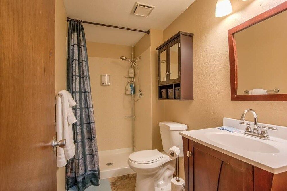 Entertainer House 7