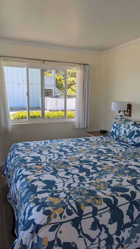 Basic Room, 1 King Bed, Bay View