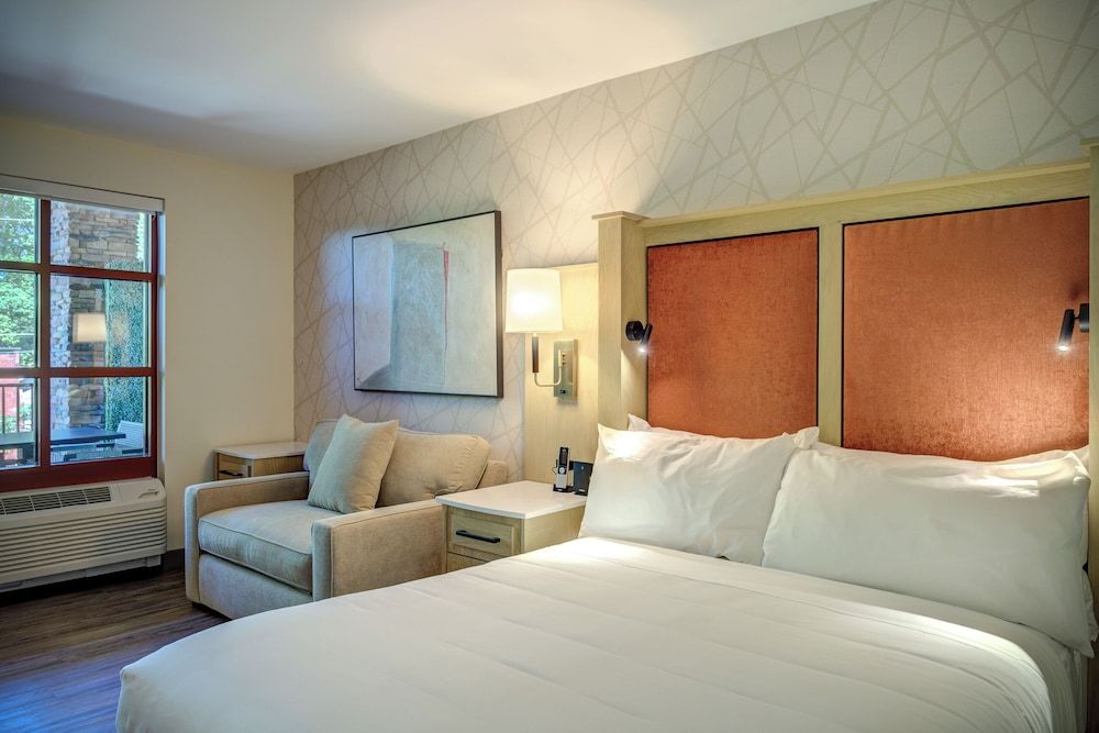 The Embers Hotel Family Room, 1 Queen Bed with Sofa bed, Balcony 2