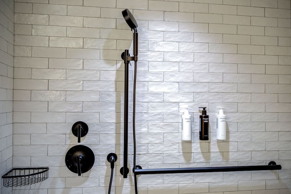 The Embers Hotel Premium Room, 1 King Bed, Roll-in Shower, Balcony 14