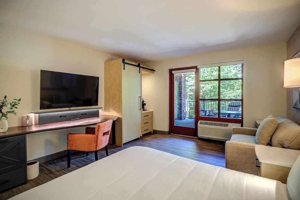 The Embers Hotel Family Room, 1 Queen Bed with Sofa bed, Balcony 3