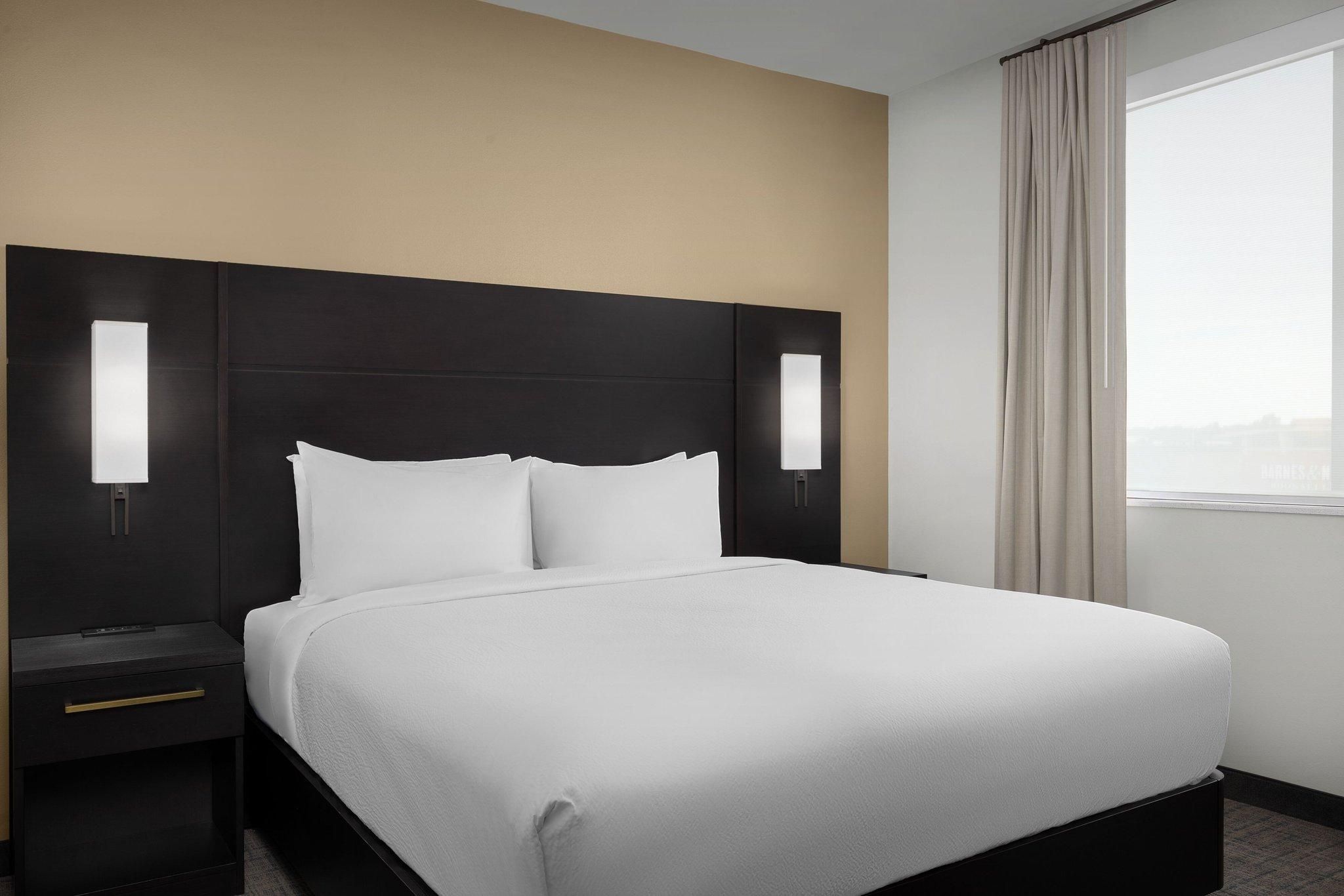 1 Bedroom Suite, 1 King, Sofa bed