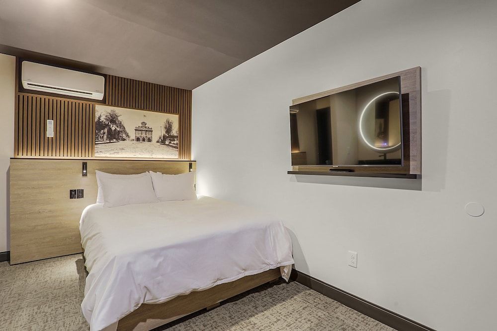 The Hermann Motel Economy Room