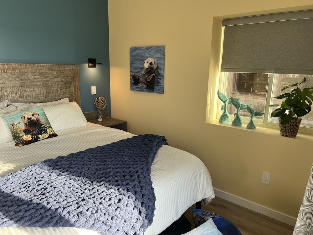 HarborWalk Inn Panoramic Room, 1 King Bed, Fireplace, Ocean View 2