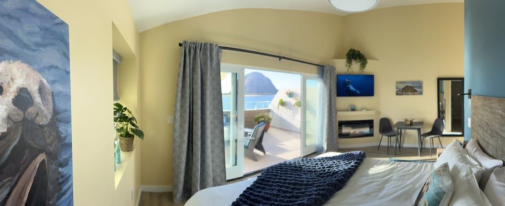 HarborWalk Inn Panoramic Room, 1 King Bed, Fireplace, Ocean View 4