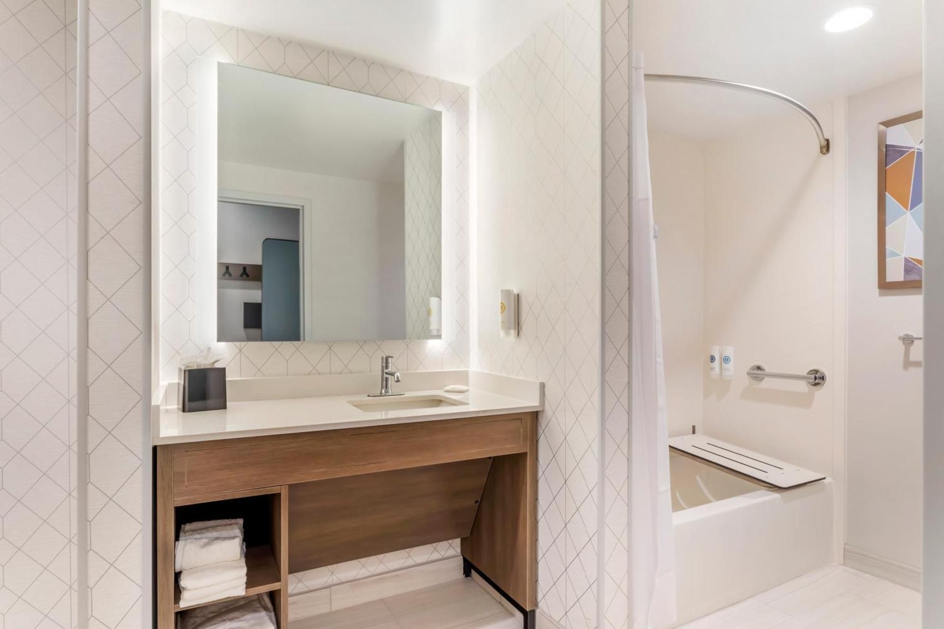 Deluxe Junior Suite - Disability Access