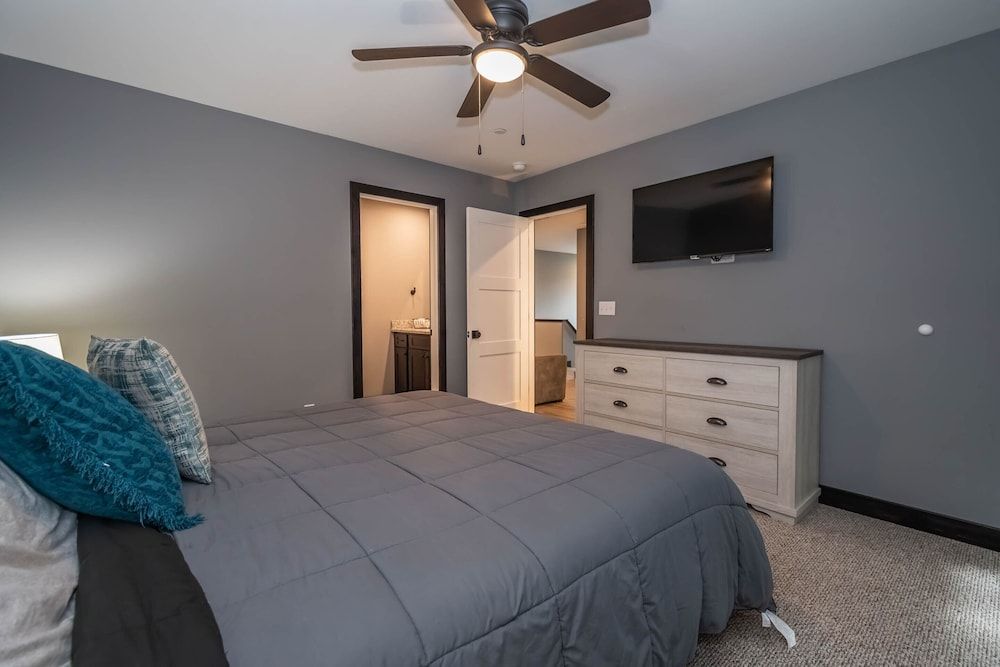 House, Multiple Beds, Hot Tub