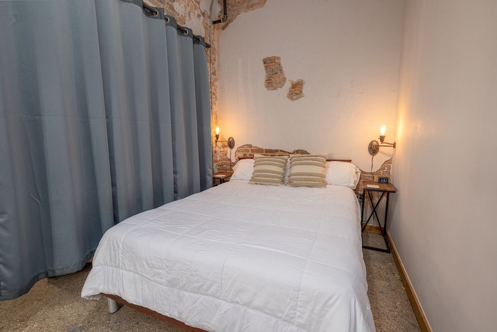 Hartwell Suites - Suite 2