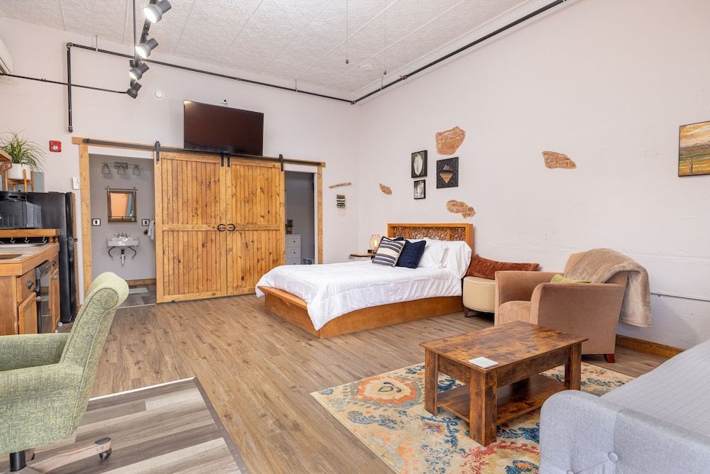 Hartwell Suites - Suite 1