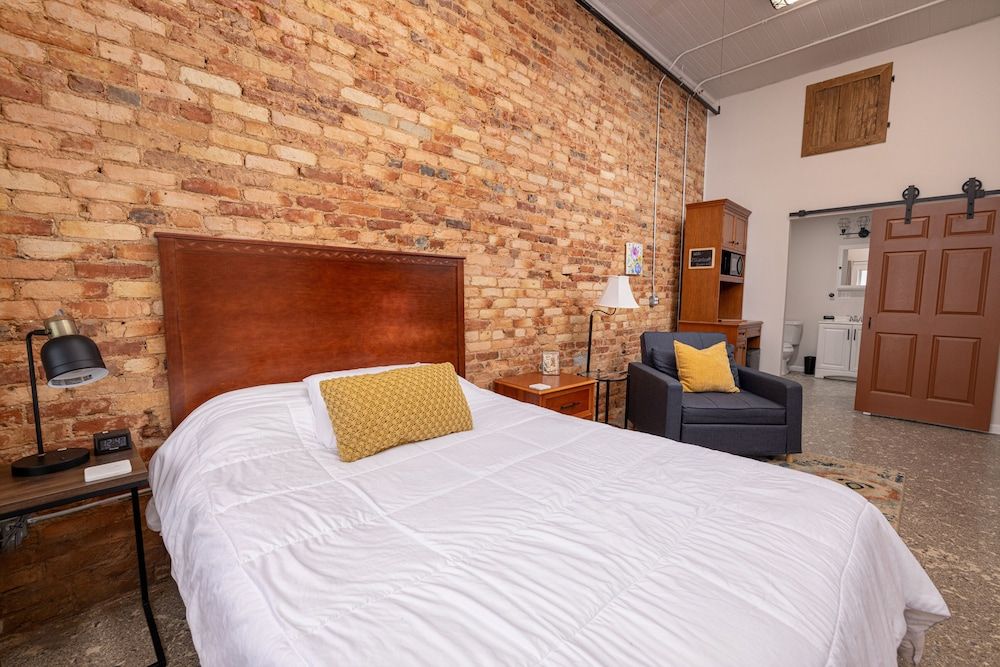 Hartwell Suites - Suite 3