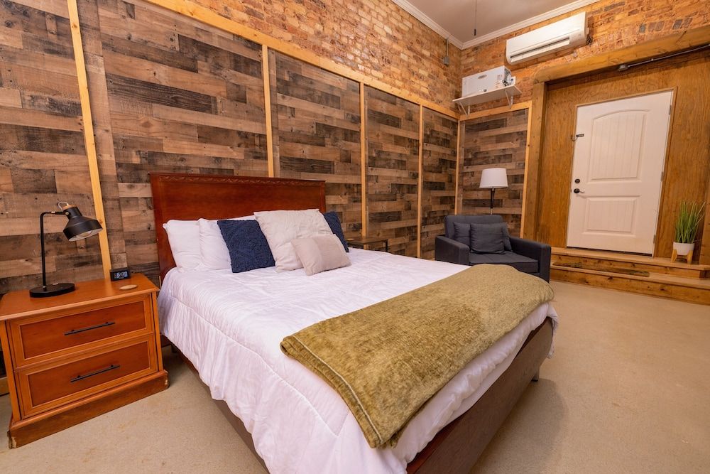 Hartwell Suites - Suite 5