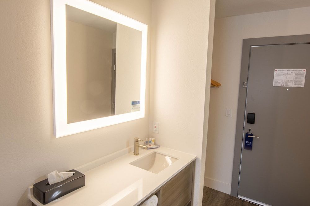 Comfort Inn Battle Mountain - Midway Between Elko and Winnemucca Standard Room, 2 Queen Beds, Non Smoking 9