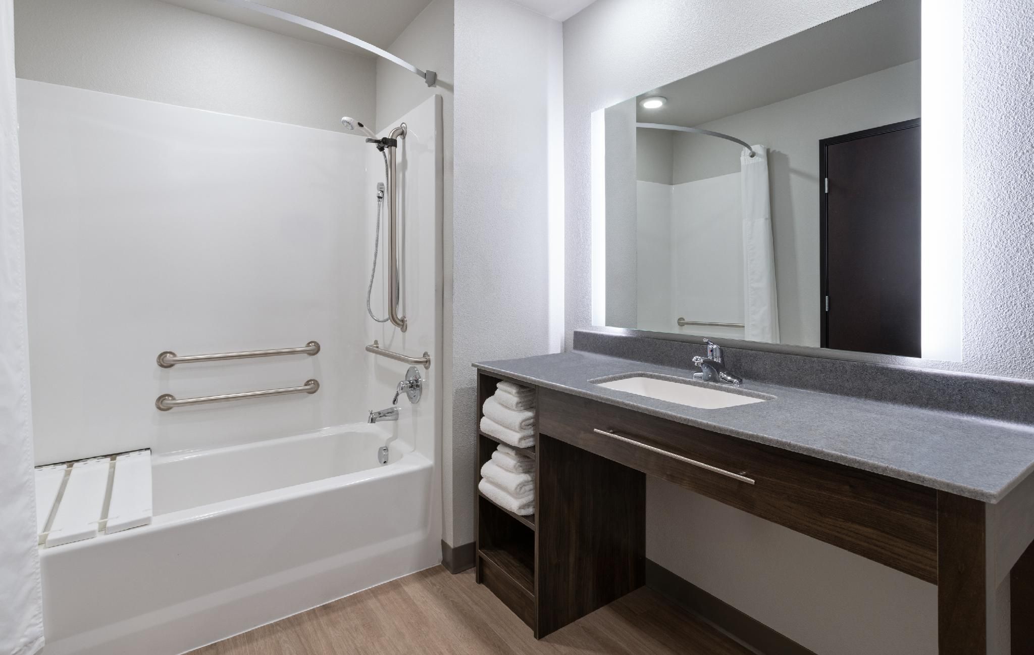 2 Queen Bed Mobility Accessible