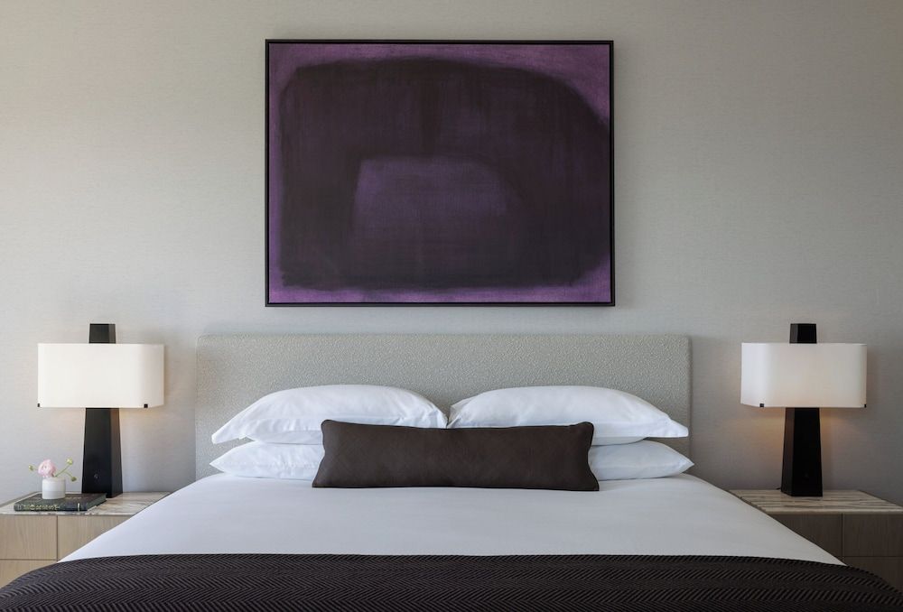 Room (Essential)