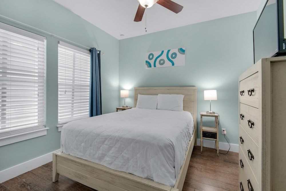 House, Multiple Beds (Tank Tops on Caribbean)