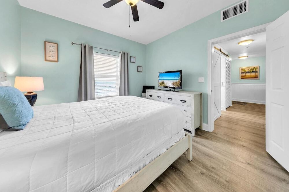 Condo, Multiple Beds (Laketown Wharf 1326)