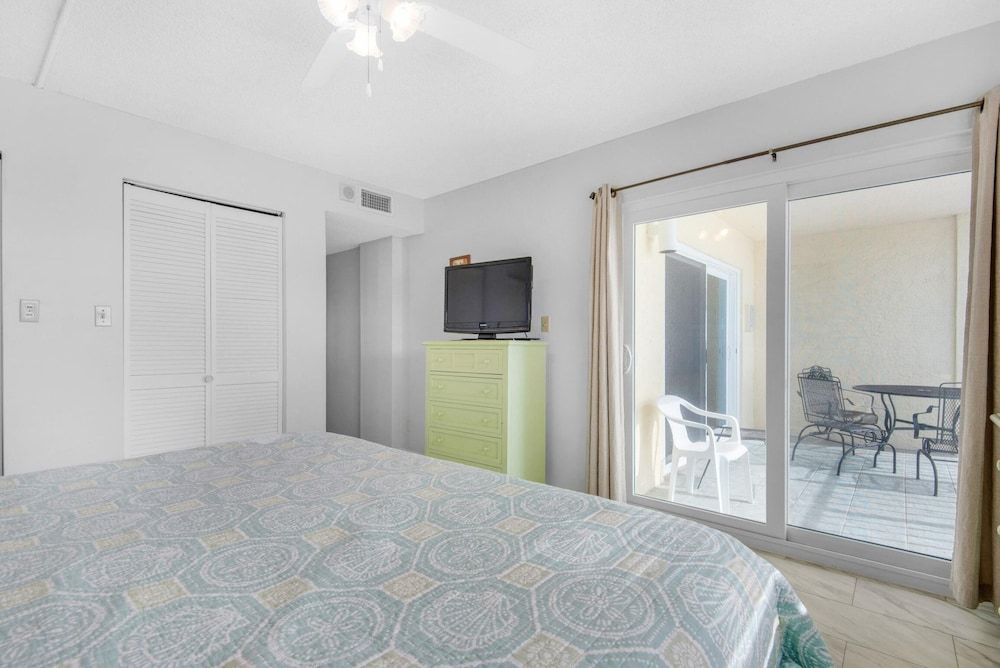 Condo, Multiple Beds (Regency Towers 1320)