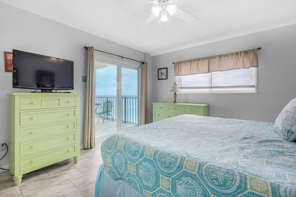 Condo, Multiple Beds (Regency Towers 1320)