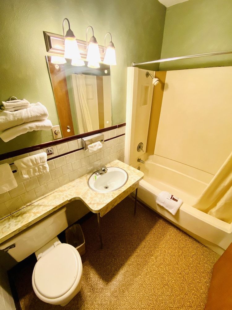 Standard Room, 1 Queen Bed