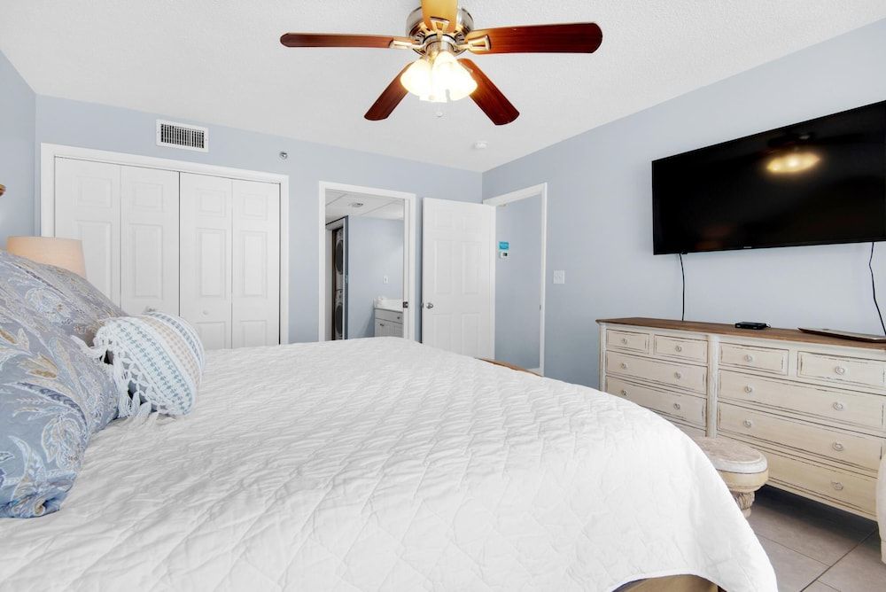 Condo, 1 King Bed with Sofa bed (Long Beach Resort 1-402)