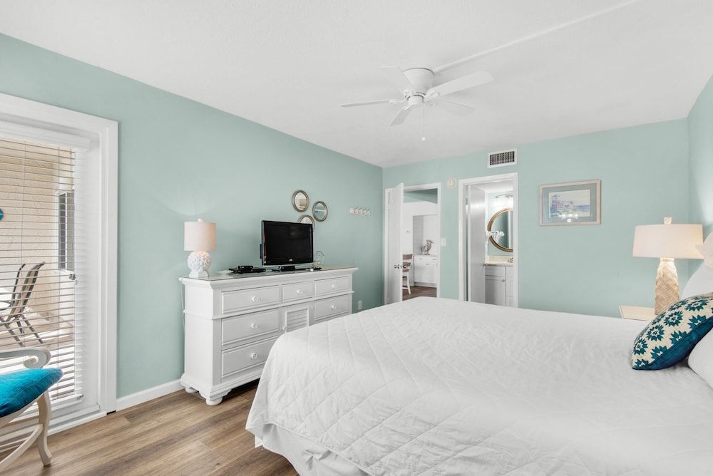 Condo, 1 King Bed with Sofa bed (Holiday Surf and Racquet Club 710)