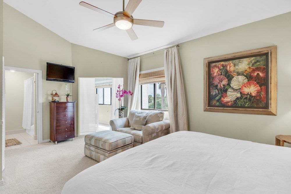 Townhome, Multiple Beds (Shoreline Towers Townhouse 4-1)