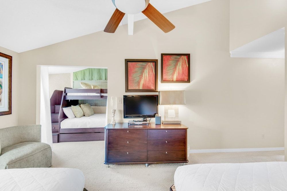Townhome, Multiple Beds (Shoreline Towers Townhouse 4-1)