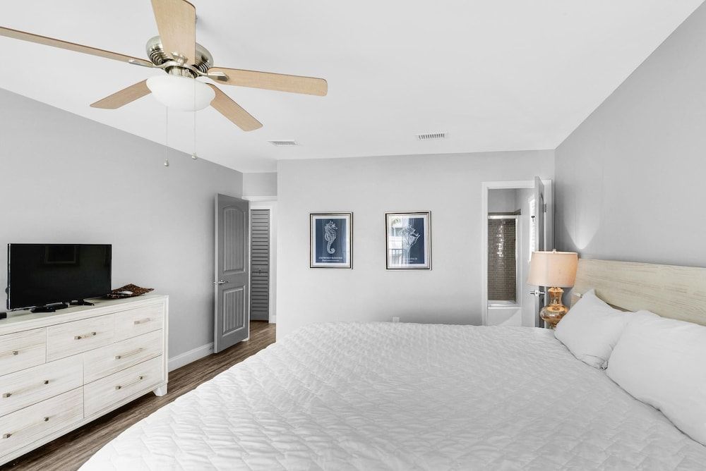 Townhome, Multiple Beds (Summerhouse Townhomes #6- Blue Pearl)