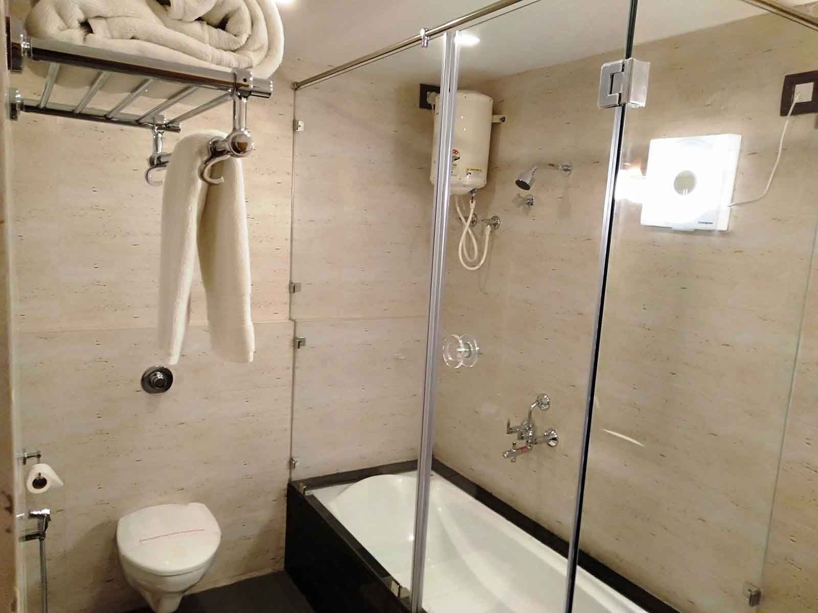 Dolphin Chocolate Inn Suite Room 4