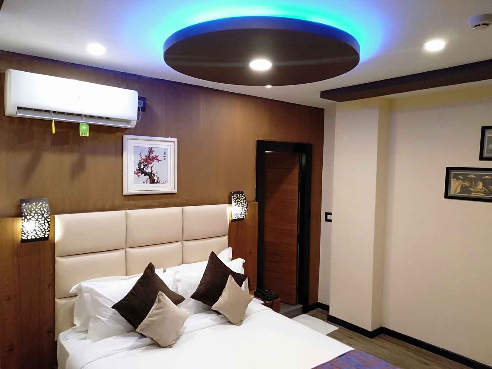 Dolphin Chocolate Inn Suite Room 8