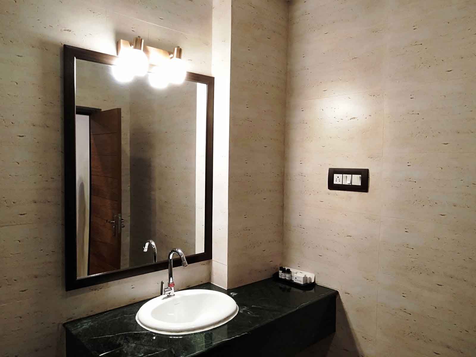 Dolphin Chocolate Inn Suite Room 5