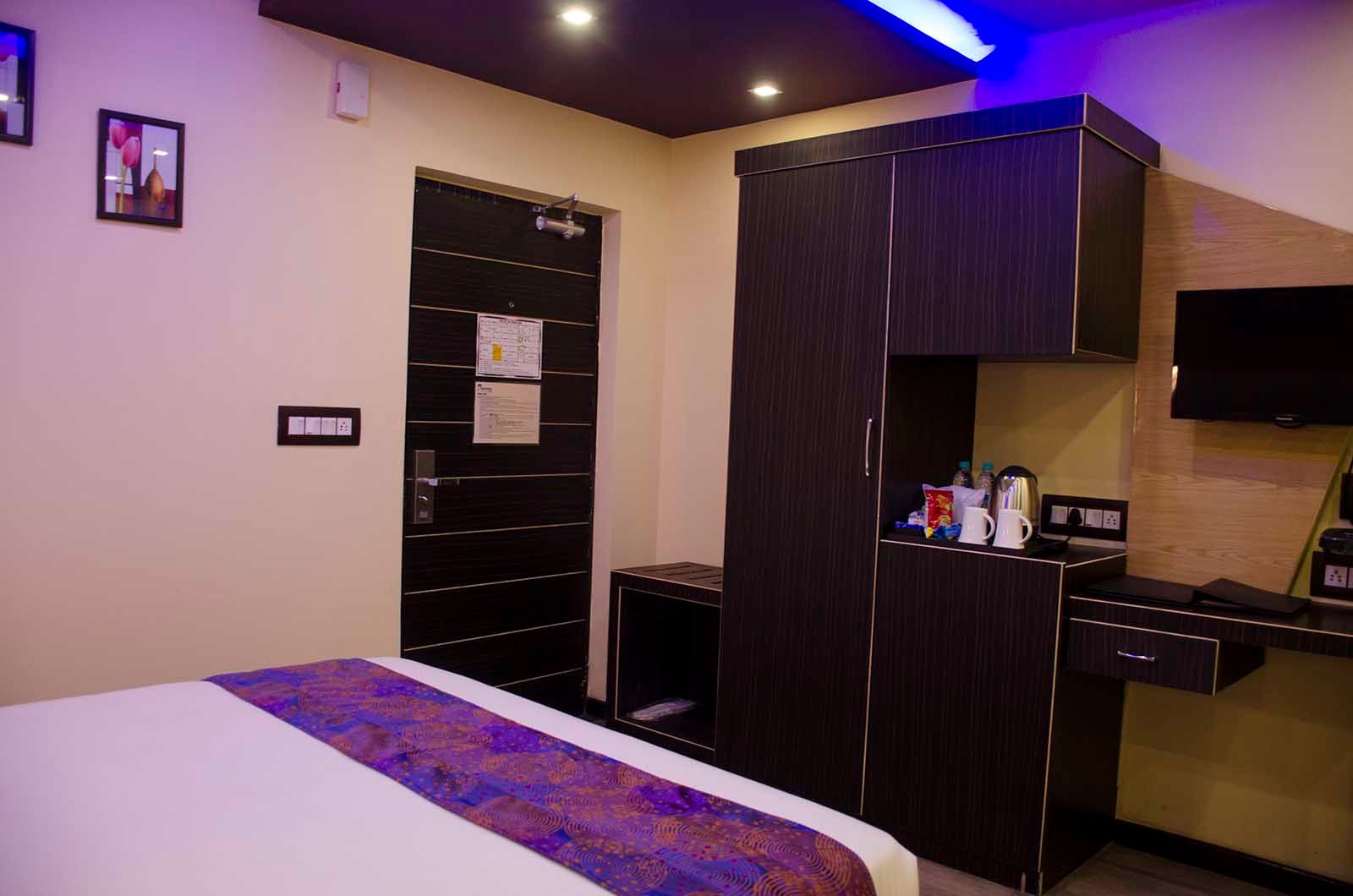 Dolphin Chocolate Inn Deluxe 2