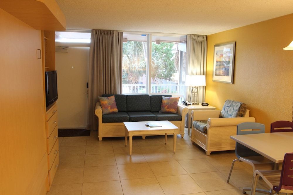 Canada House Beach Club Resort Economy Studio (West-Mini Kitchen-No Ocean View) 2