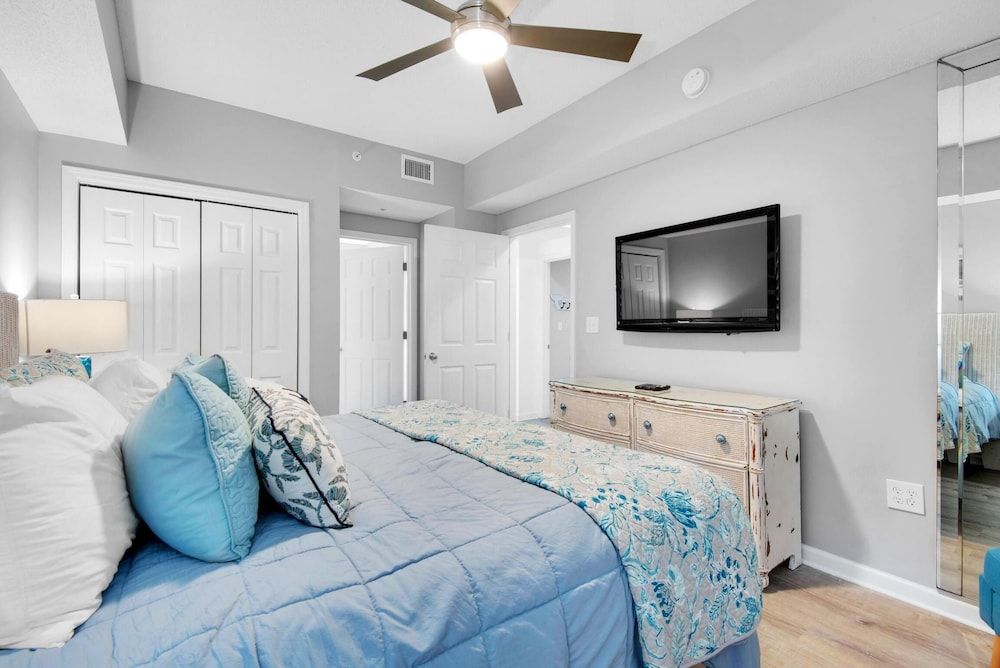 Condo, Multiple Beds (Majestic Sun 1014B- Shades of Blue)