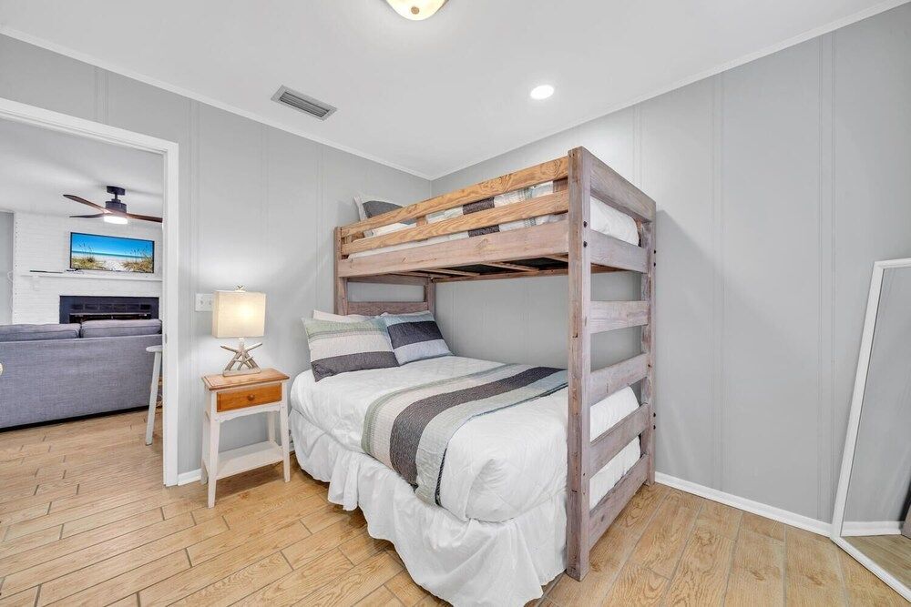 House, 1 Queen Bed with Sofa bed (Grayt Escape)