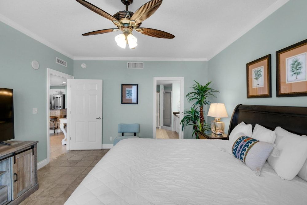 Condo, 1 King Bed with Sofa bed (Calypso 1-2109 East)