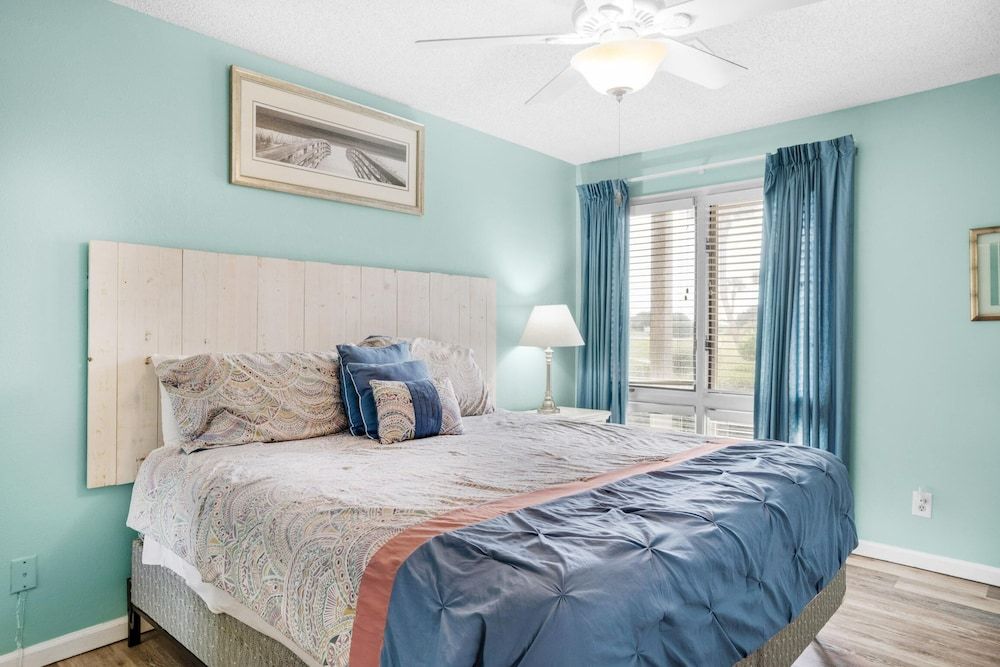 Condo, 1 King Bed with Sofa bed (Seascape Lakefront Villas 114- Beach )