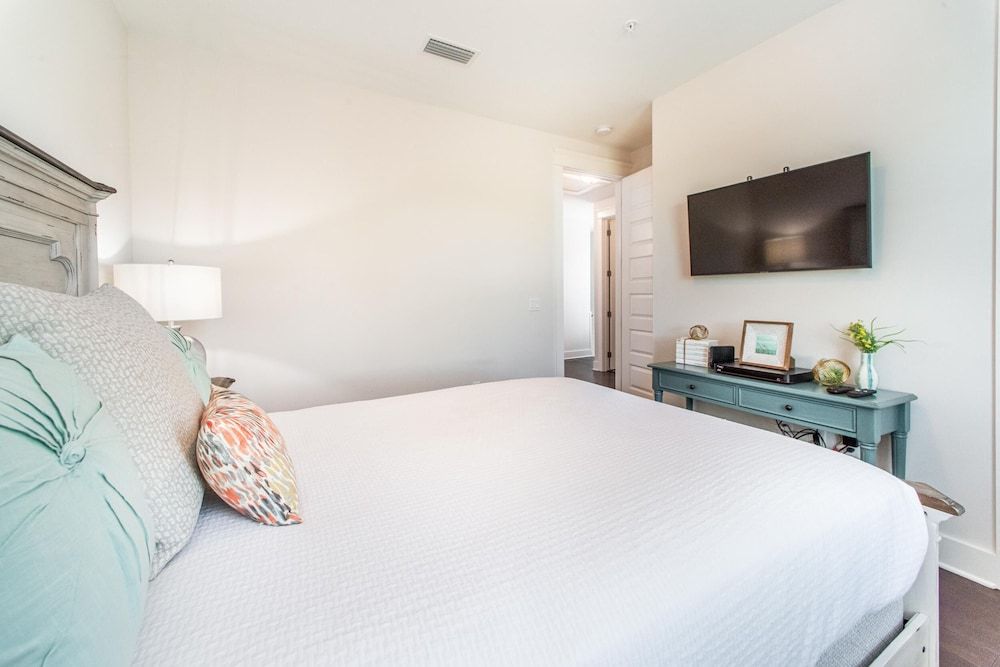 House, Multiple Beds (Brown Eyed Girls)