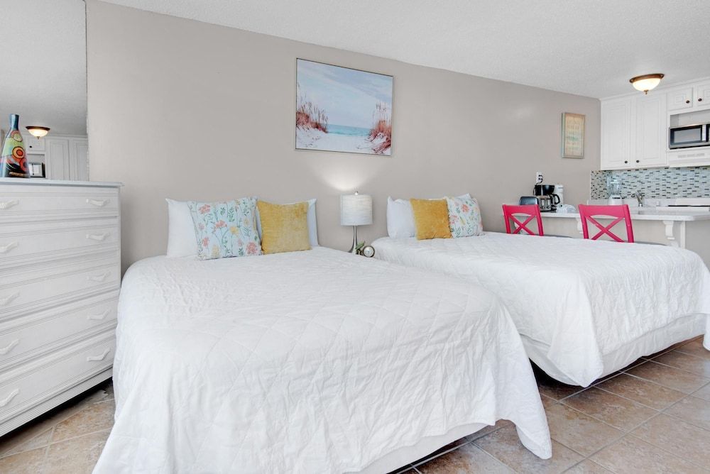 Studio, Multiple Beds (Top of the Gulf 824)