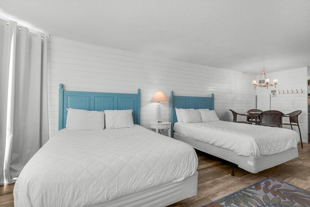 Studio, 2 Queen Beds (Top of the Gulf 807)