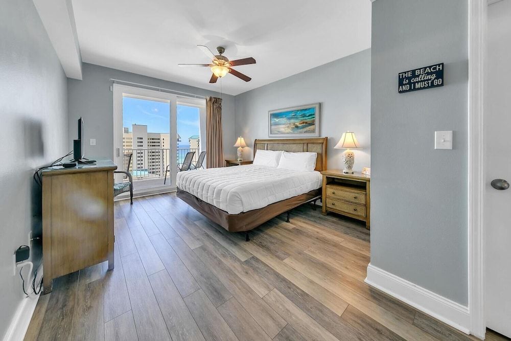 Condo, Multiple Beds (Laketown Wharf 806)