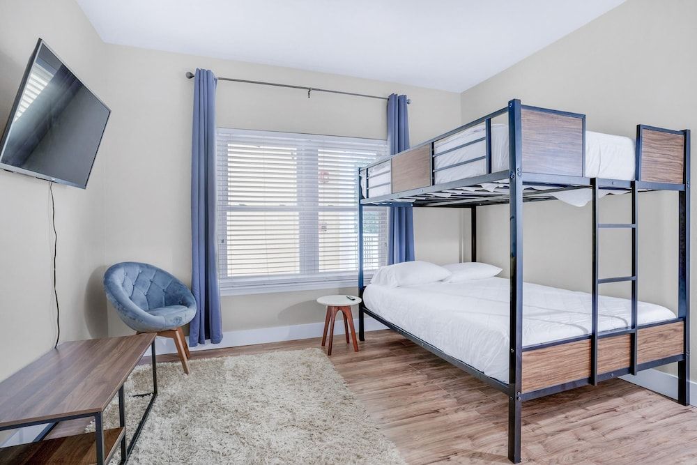Condo, 1 King Bed with Sofa bed (Pointe of View 407- Penn's Paradise)